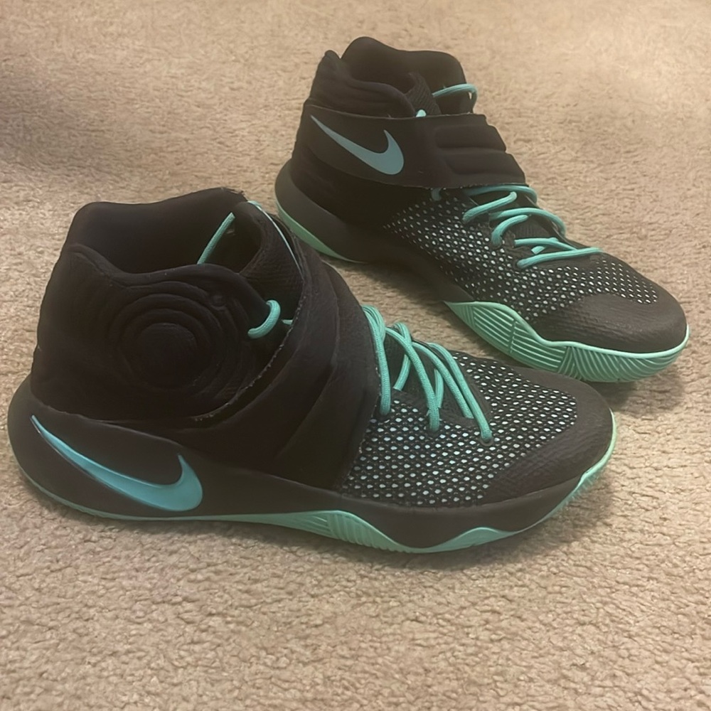 Nike Kyrie 2 “ Green Glow”